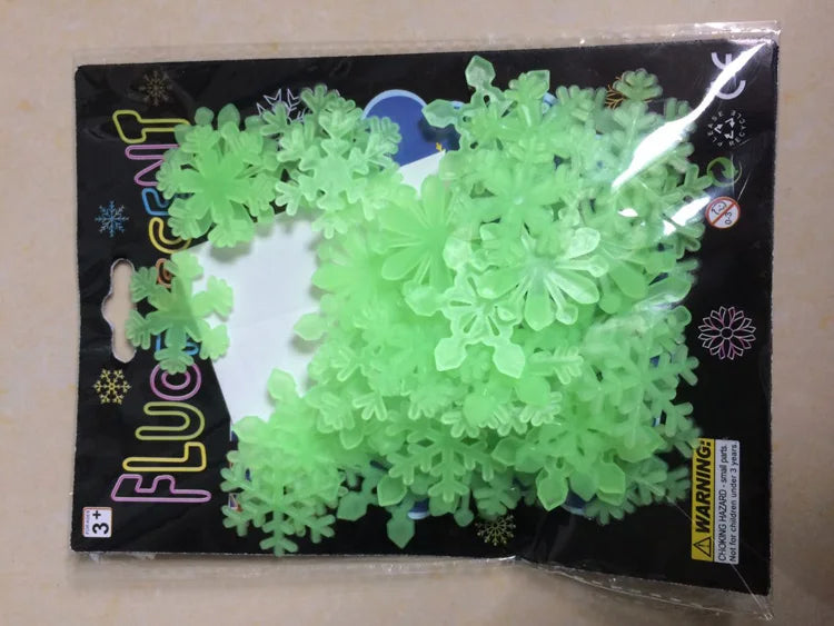 50Pcs Luminous Snowflake Wall Sticker Glow In The Dark Decal Kids Baby Room Bedroom Colorful Christmas Stickers Home Decoration | Color:Green