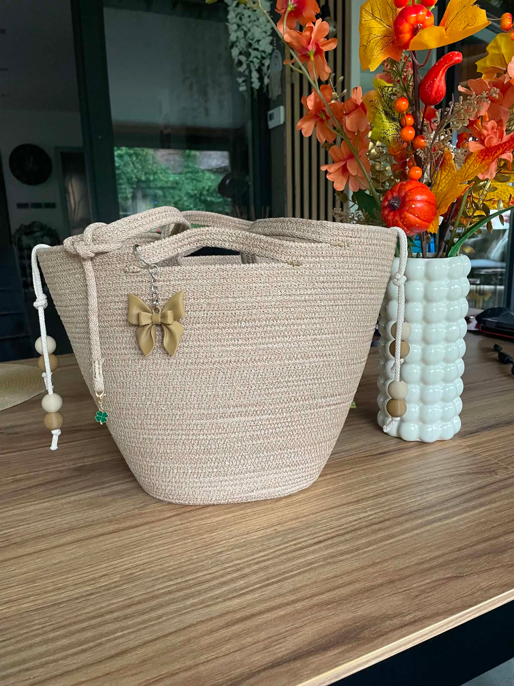 Koszyk beżowy Hand Made — widok z przodu